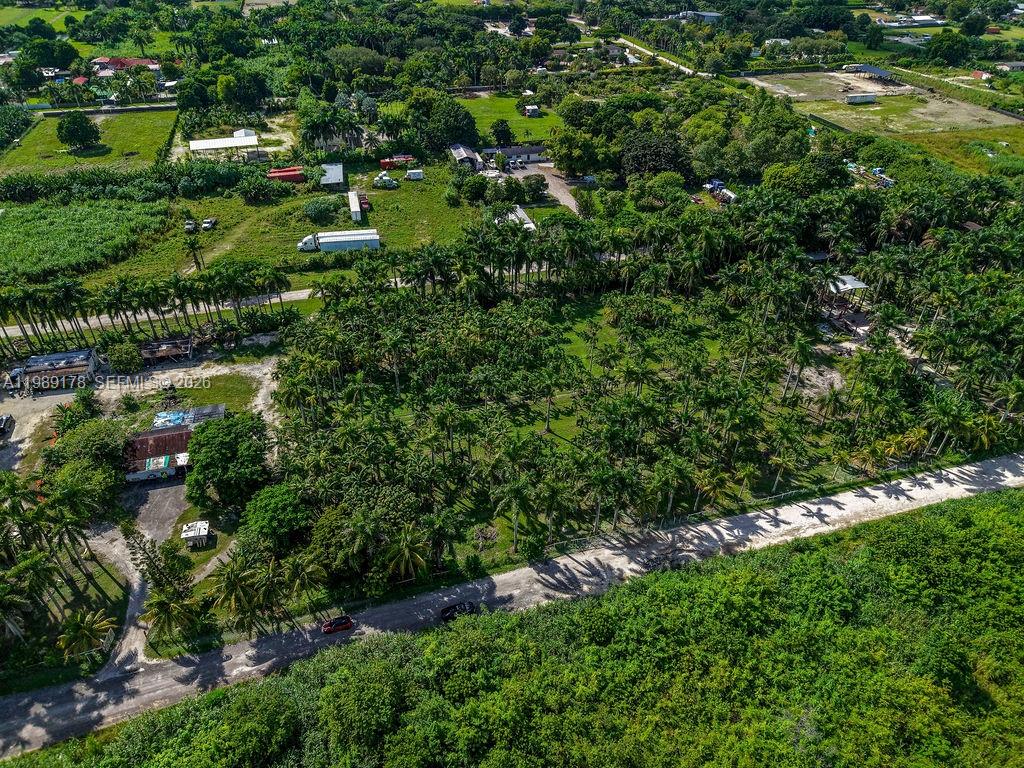   /   кв.футов $ 2026-03-25 0 Фото