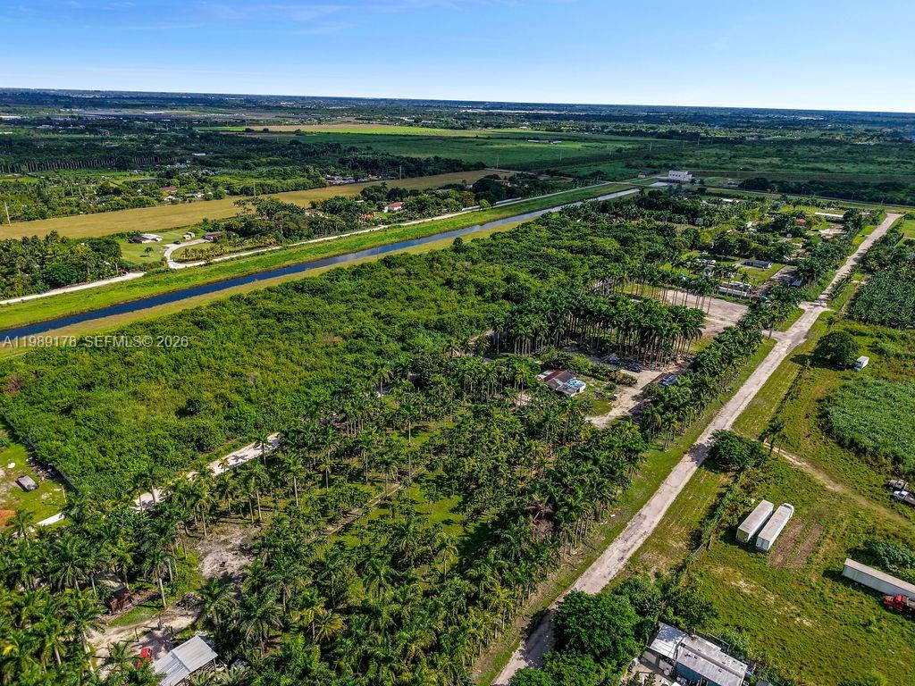   /   кв.футов $ 2026-03-25 0 Фото