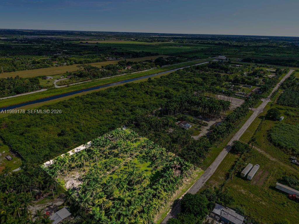   /   кв.футов $ 2026-03-25 0 Фото