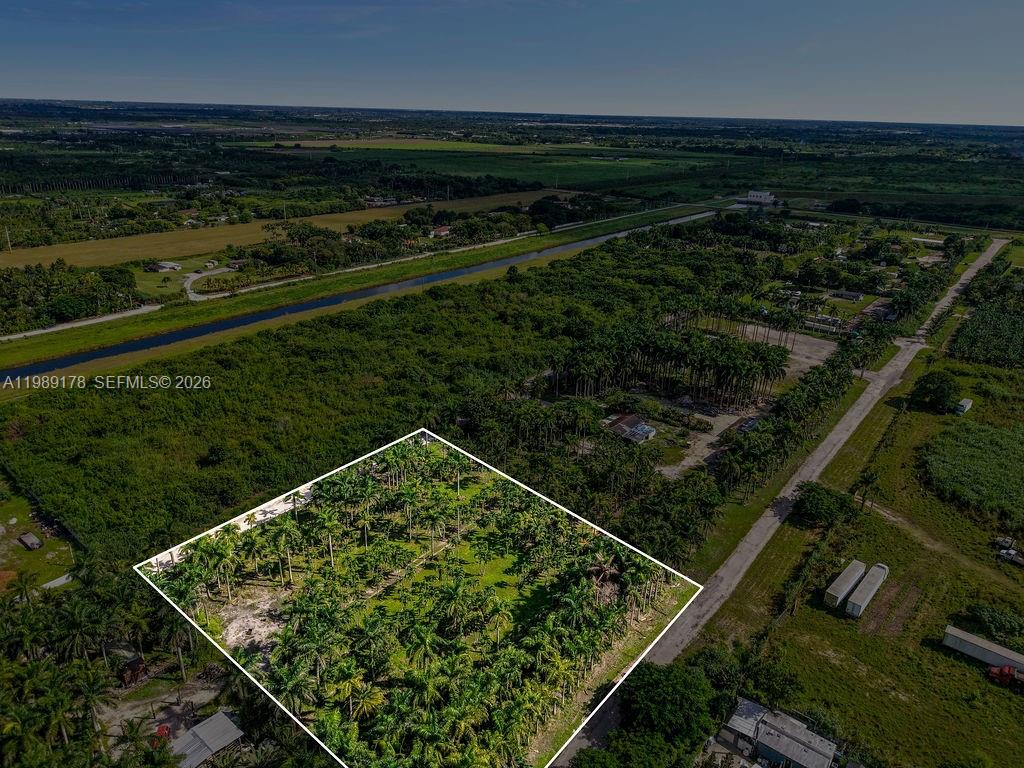   /   кв.футов $ 2026-03-25 0 Фото