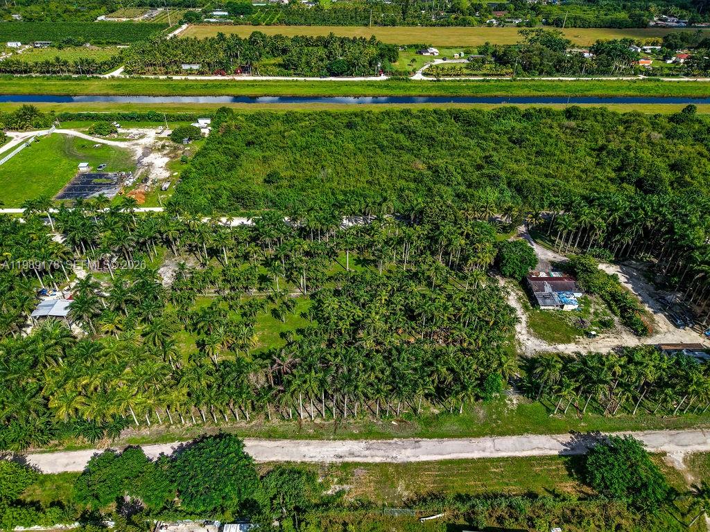   /   кв.футов $ 2026-03-25 0 Фото