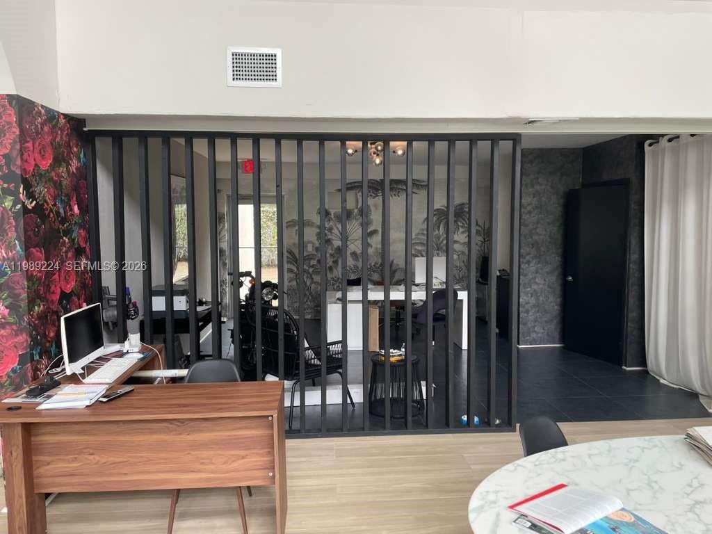   /   sq. ft. $ 2026-03-25 0 foto