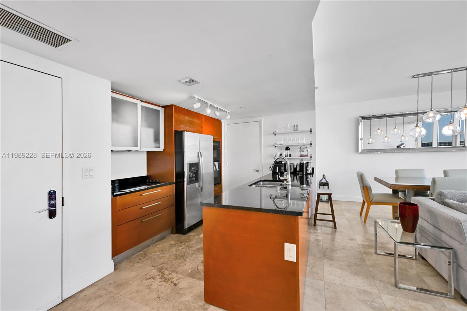 See details 1707 1 / 1 871 sq. ft. $ 2026-03-25 0 Photo