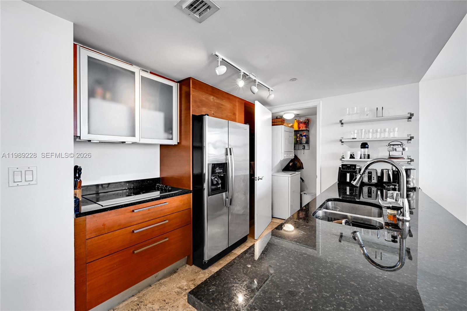 See details 1707 1 / 1 871 sq. ft. $ 2026-03-25 0 Photo