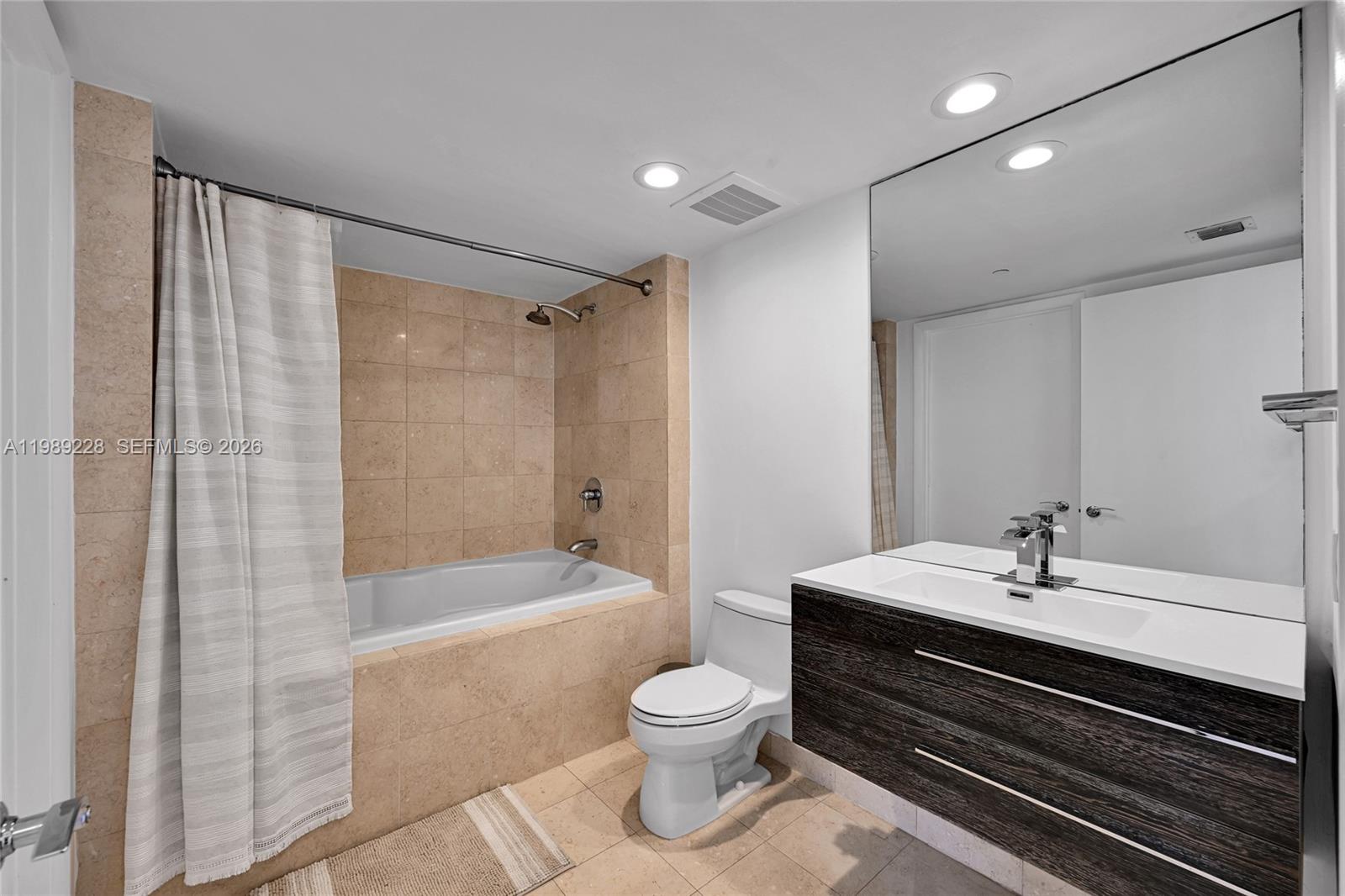 See details 1707 1 / 1 871 sq. ft. $ 2026-03-25 0 Photo