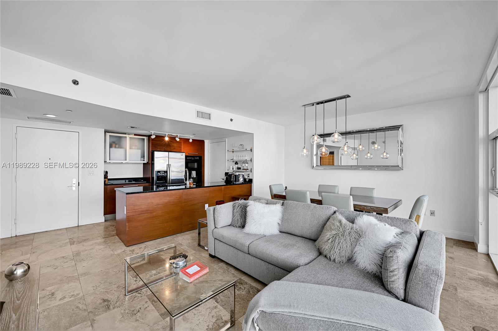 See details 1707 1 / 1 871 sq. ft. $ 2026-03-25 0 Photo