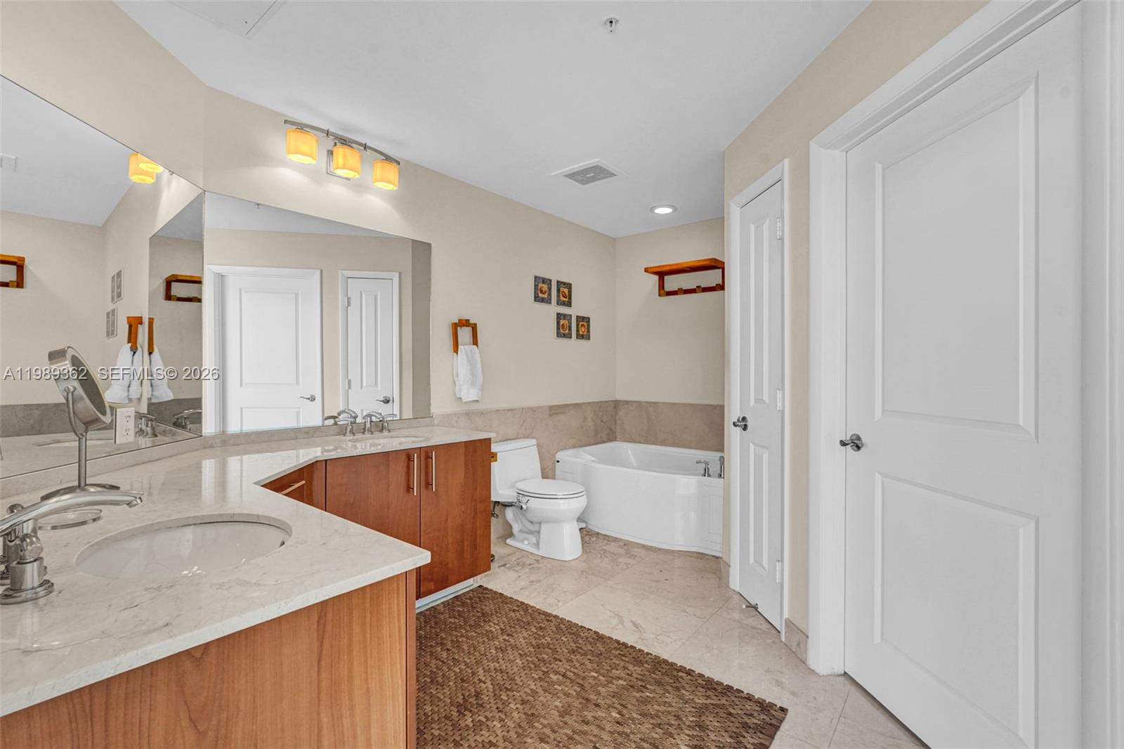 Photo of 1945 Ocean Dr  #906, Hallandale Beach, Florida, 33009 - 