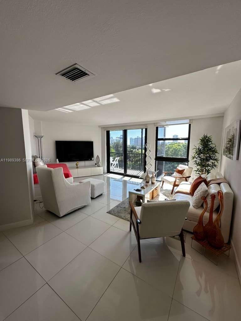 Photo of 3401 Country Club Dr  #718, Aventura, Florida, 33180 - 