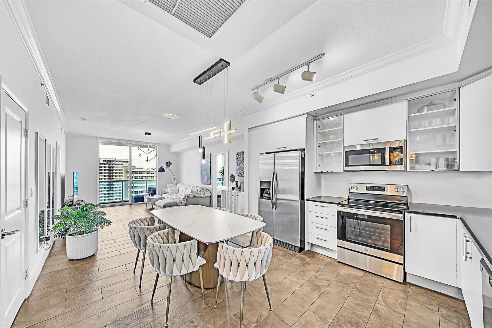 Photo of 1945 Ocean #1803, Hallandale Beach, Florida, 33009 - 5 Entrance