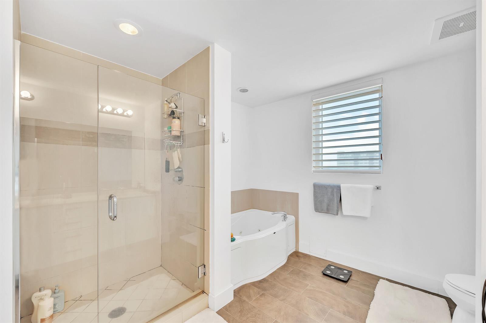 Photo of 1945 Ocean #1803, Hallandale Beach, Florida, 33009 - 18 Primary Bathroom (2)