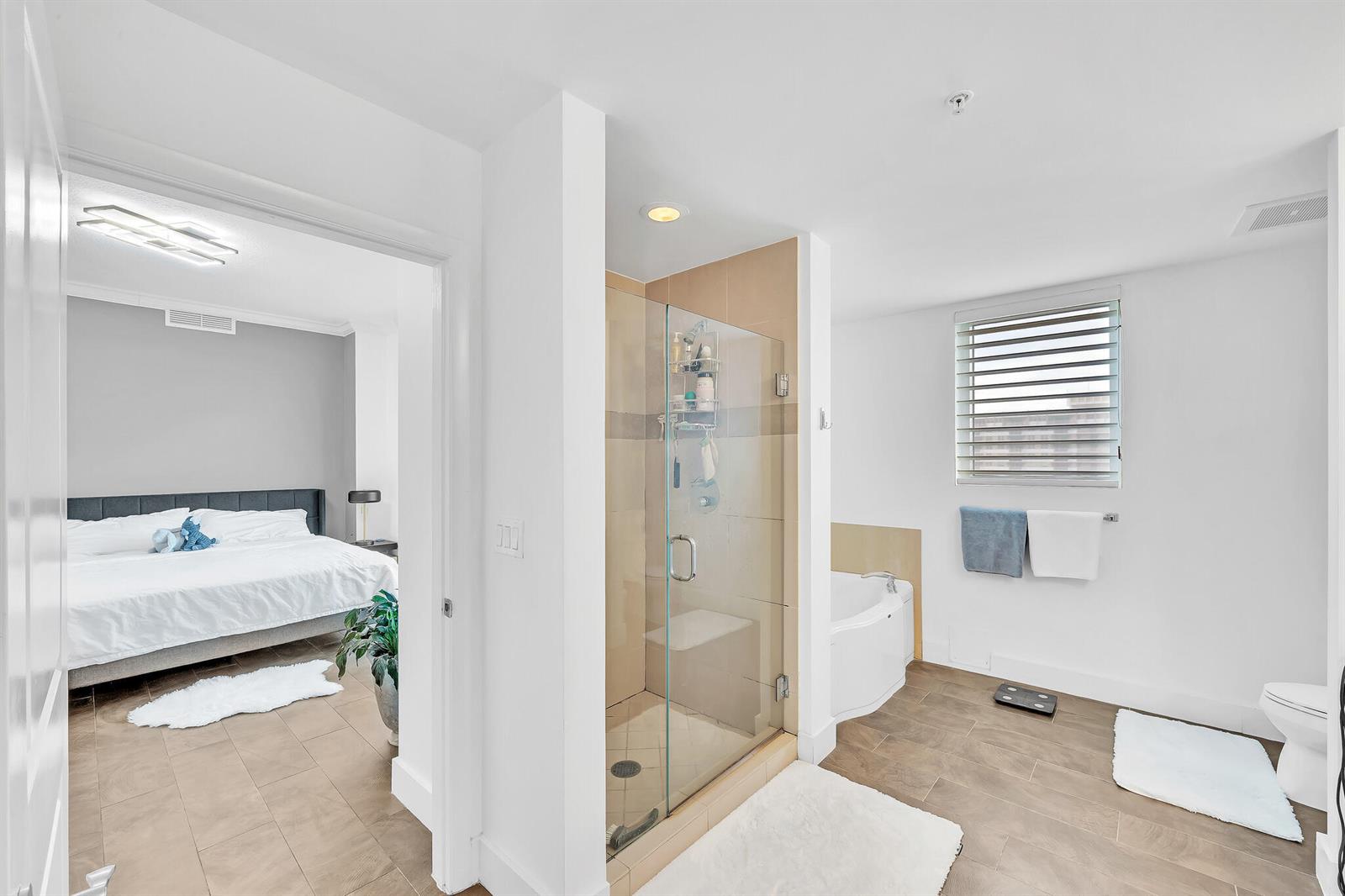 Photo of 1945 Ocean #1803, Hallandale Beach, Florida, 33009 - 20 Primary Bathroom