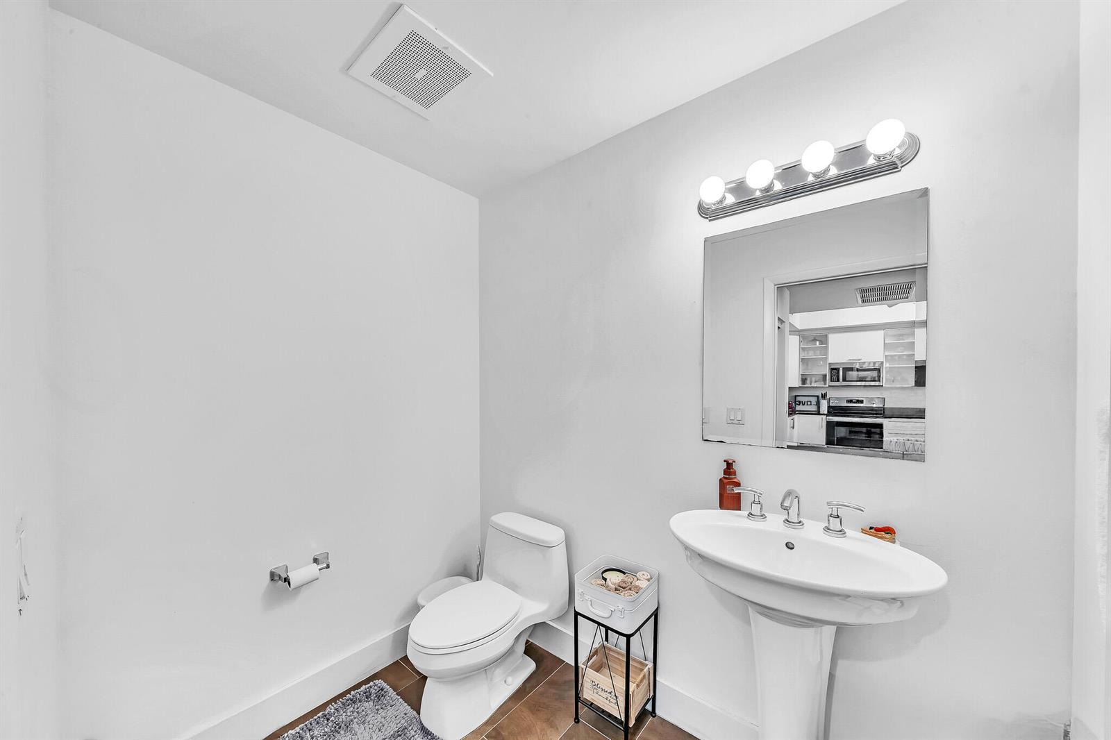 Photo of 1945 Ocean #1803, Hallandale Beach, Florida, 33009 - 3 Half bath (2)
