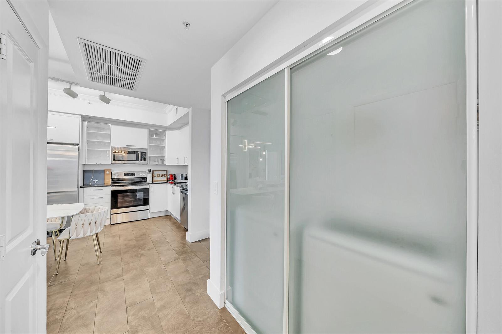 Photo of 1945 Ocean #1803, Hallandale Beach, Florida, 33009 - 4 Laundry Closet (3)