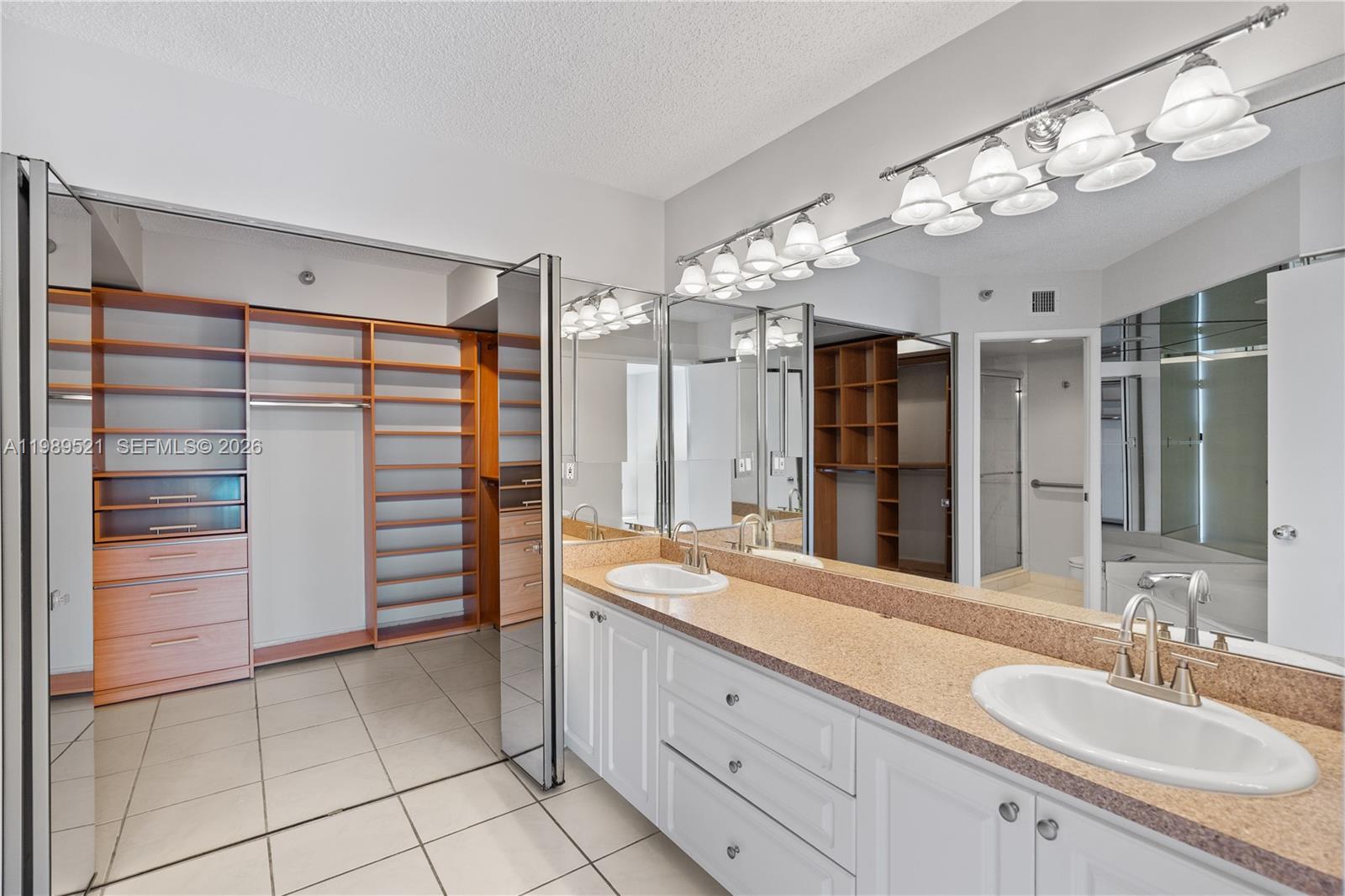 Photo of 19101 36th Ct  #2405, Aventura, Florida, 33180 - Primary Bathtub