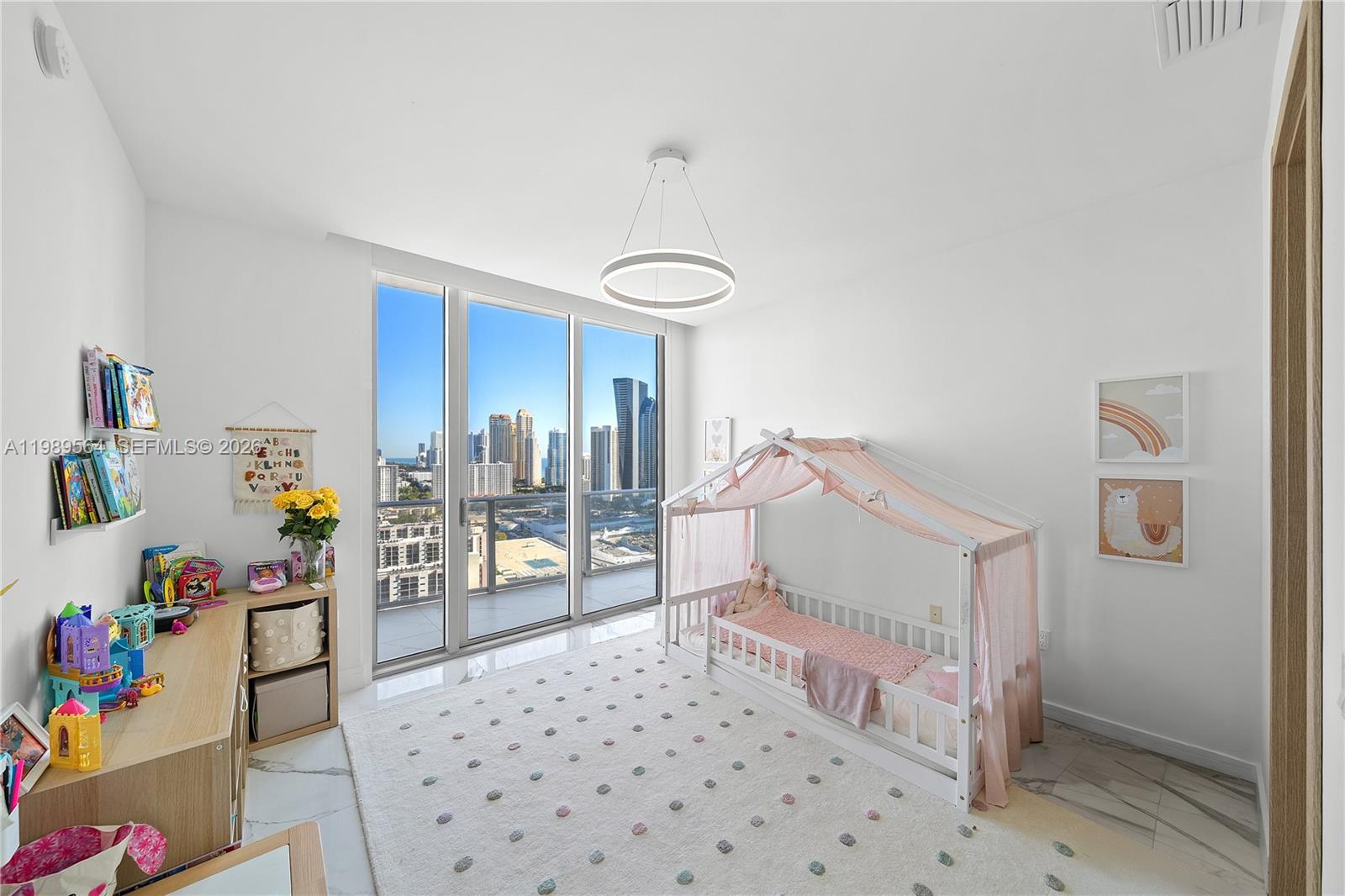 4-TS-03 5 / 6 3722 кв.футов $ 2026-03-25 0 Фото