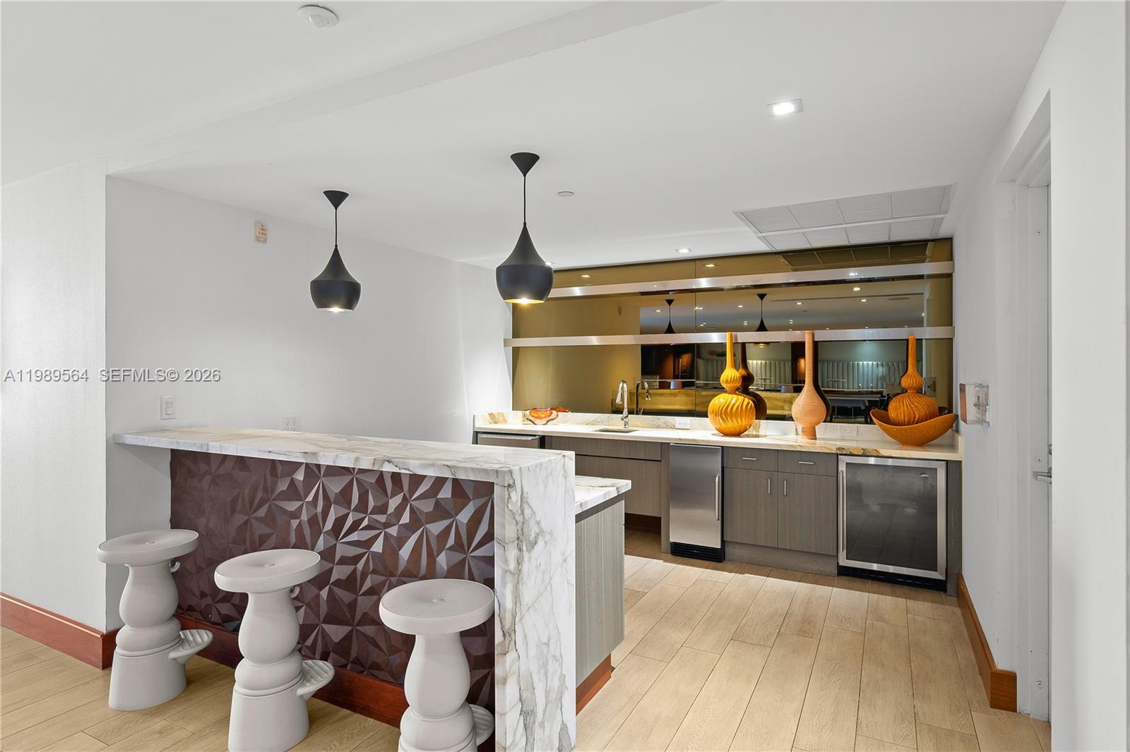 4-TS-03 5 / 6 3722 кв.футов $ 2026-03-25 0 Фото