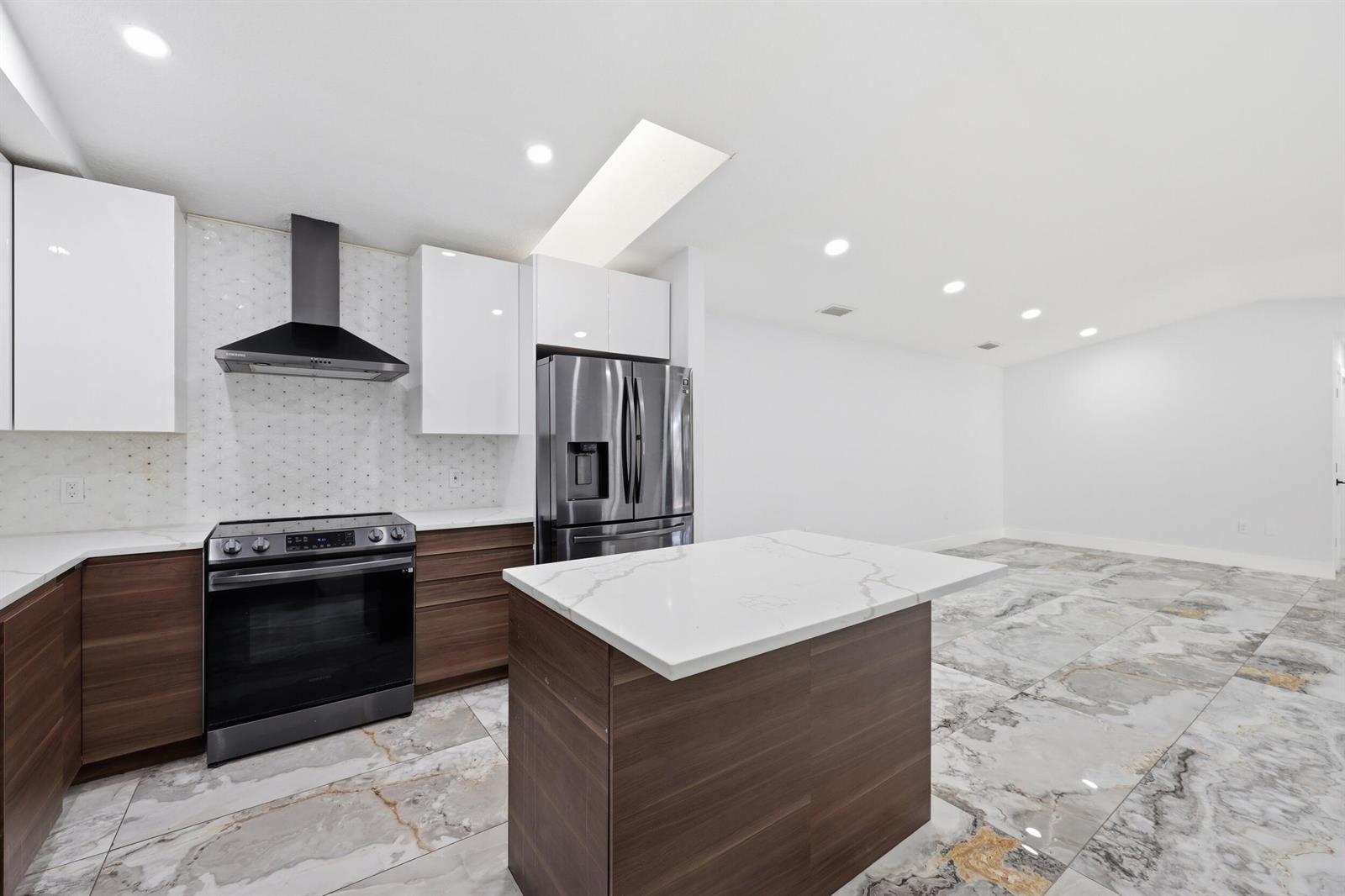Ver detalles 2 / 2 1280 sq. ft. $ 2026-06-20 0 foto
