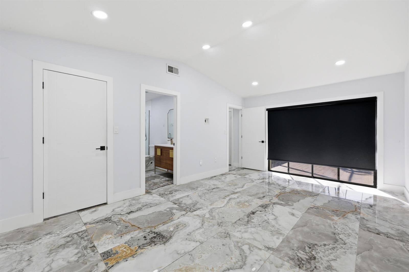 Ver detalles 2 / 2 1280 sq. ft. $ 2026-06-20 0 foto
