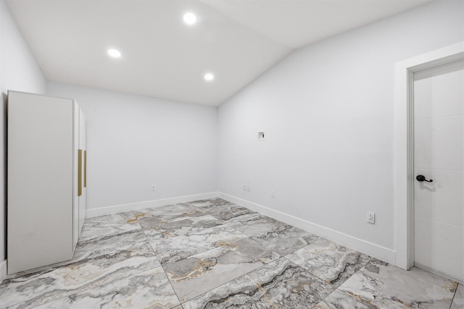 Ver detalles 2 / 2 1280 sq. ft. $ 2026-06-20 0 foto