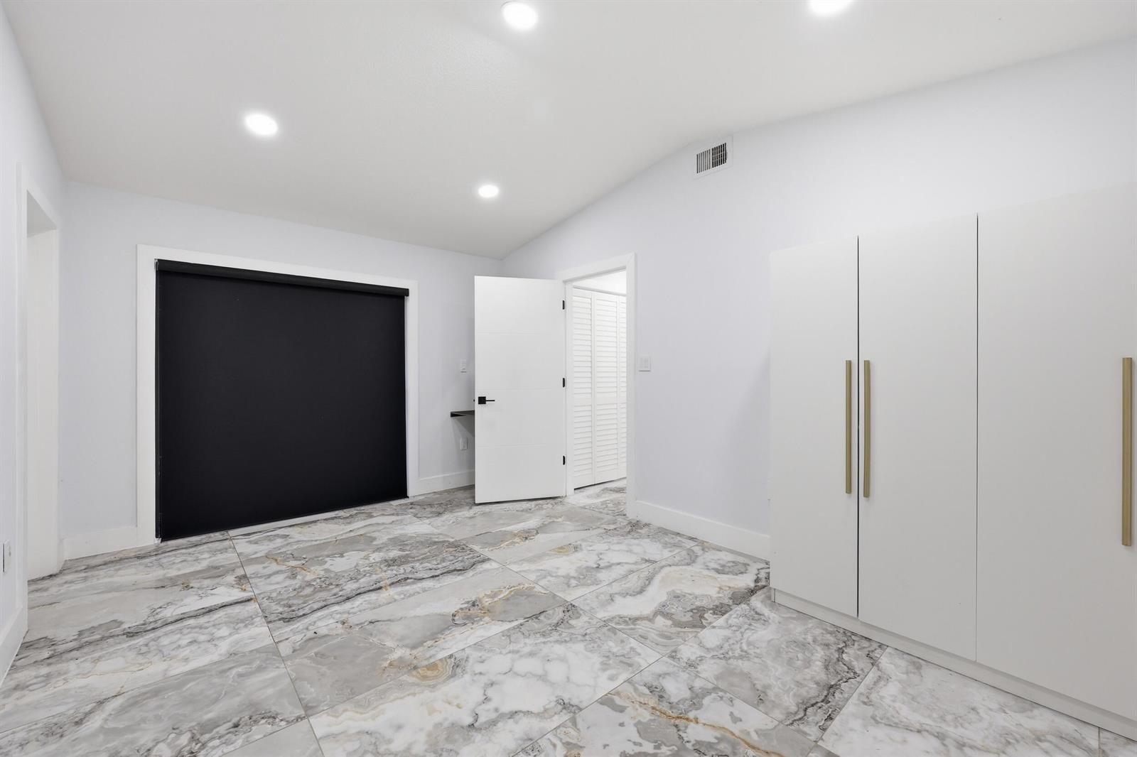 Ver detalles 2 / 2 1280 sq. ft. $ 2026-06-20 0 foto