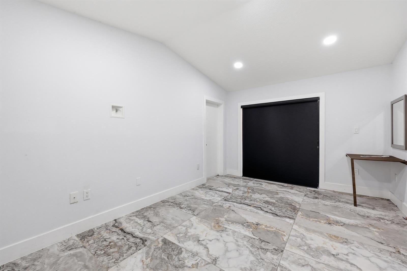 Ver detalles 2 / 2 1280 sq. ft. $ 2026-06-20 0 foto
