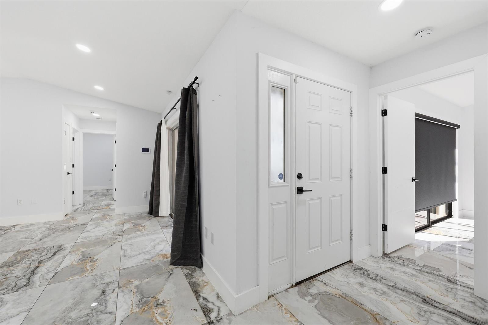 Ver detalles 2 / 2 1280 sq. ft. $ 2026-06-20 0 foto