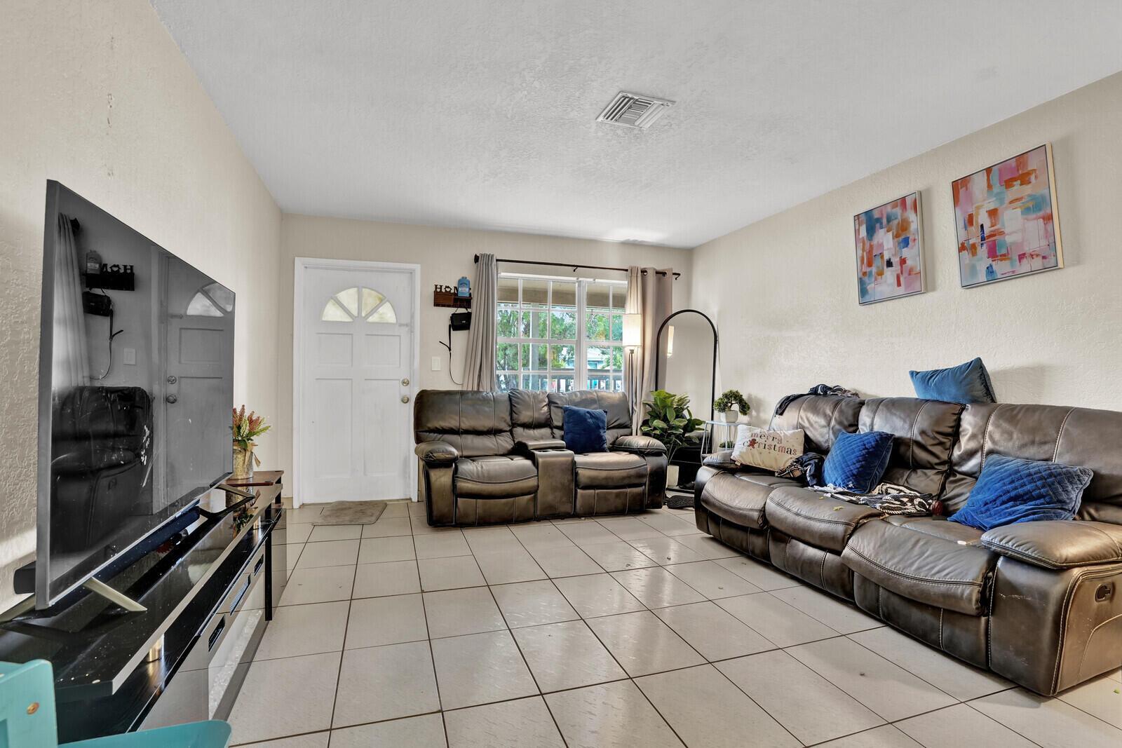   / 0 2007 sq. ft. $ 2026-06-20 0 foto