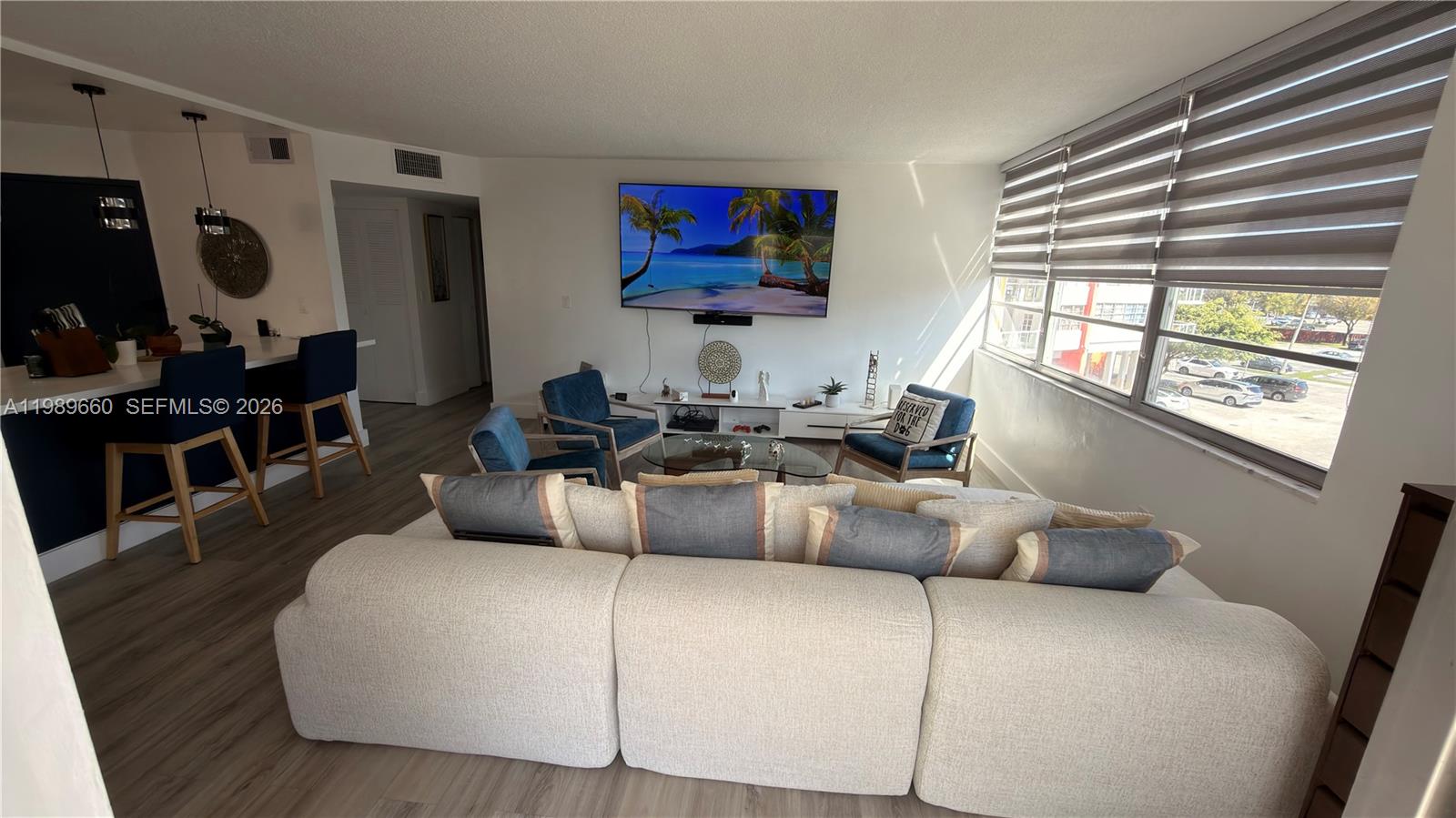 325E 2 / 2 1140 sq. ft. $ 2026-03-25 0 foto
