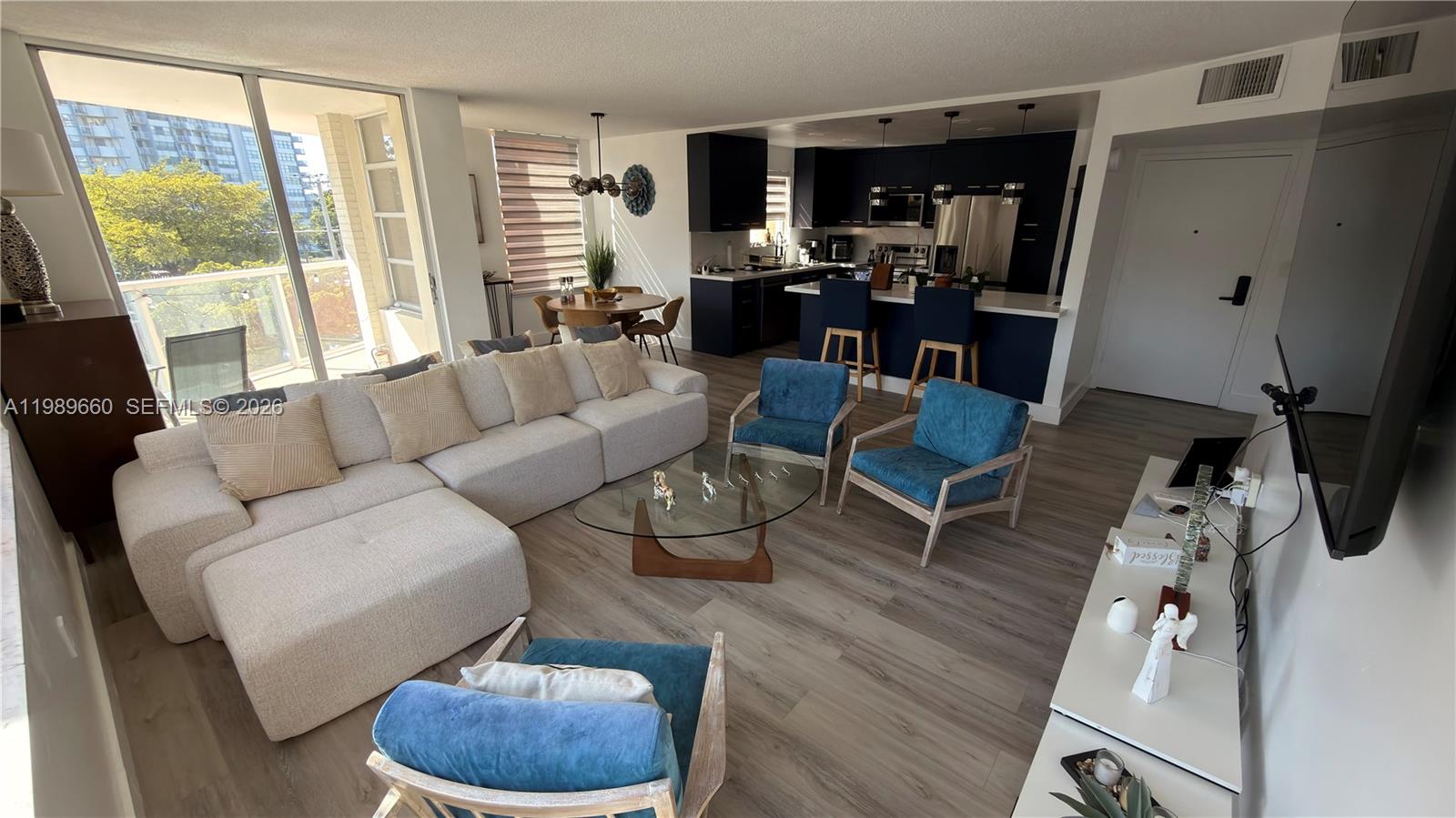 325E 2 / 2 1140 sq. ft. $ 2026-03-25 0 foto