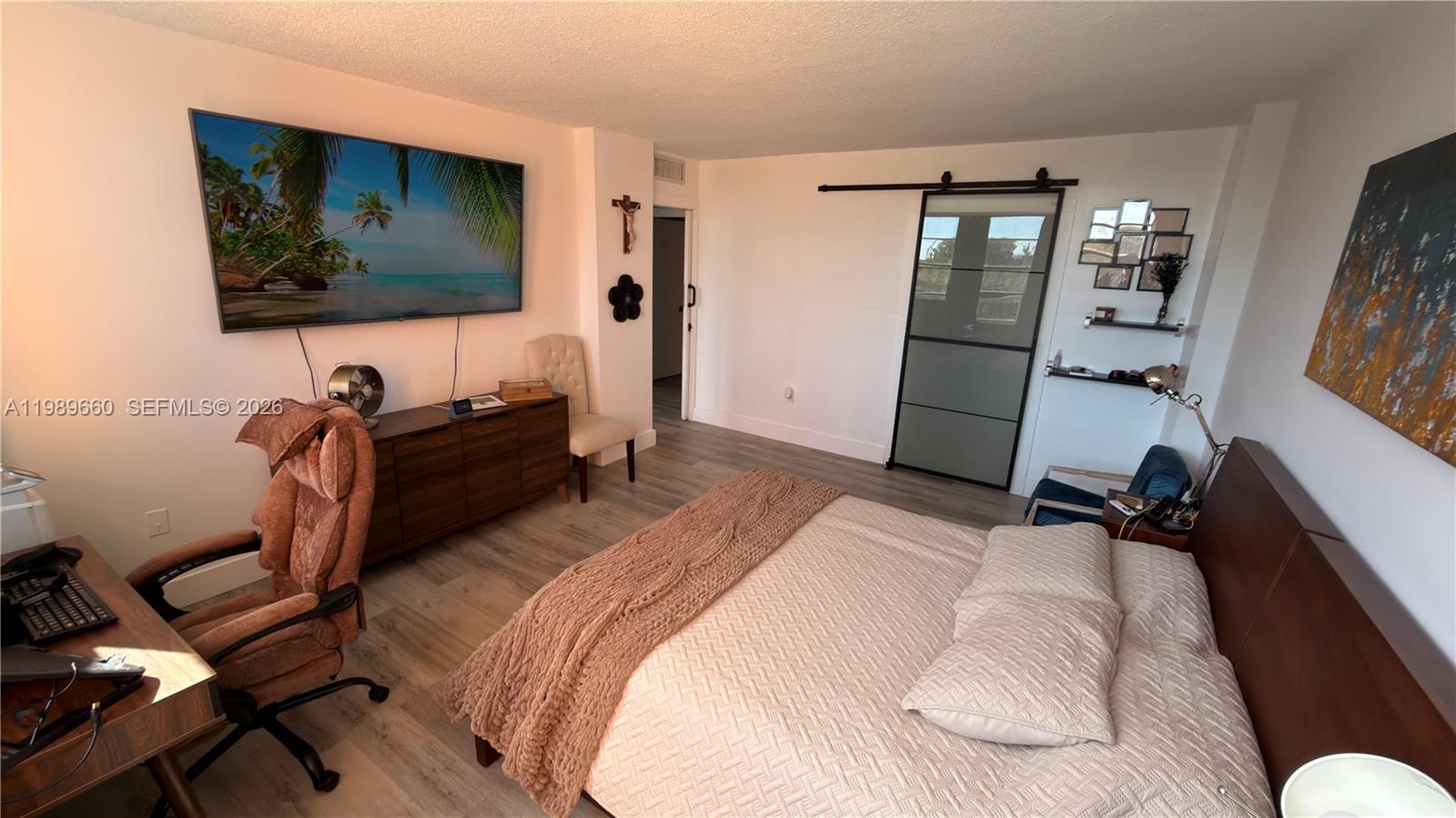 325E 2 / 2 1140 sq. ft. $ 2026-03-25 0 foto