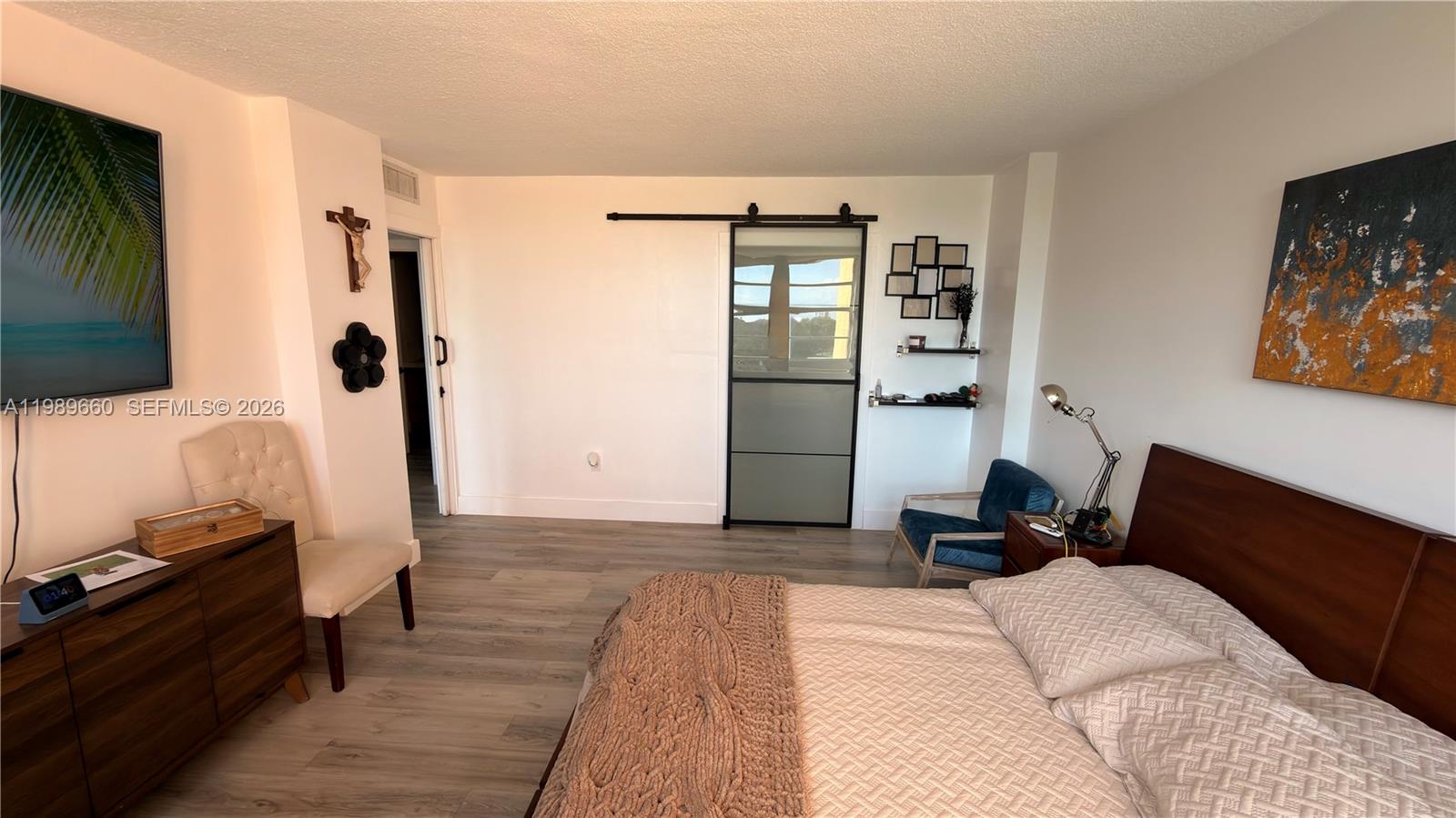 325E 2 / 2 1140 sq. ft. $ 2026-03-25 0 foto