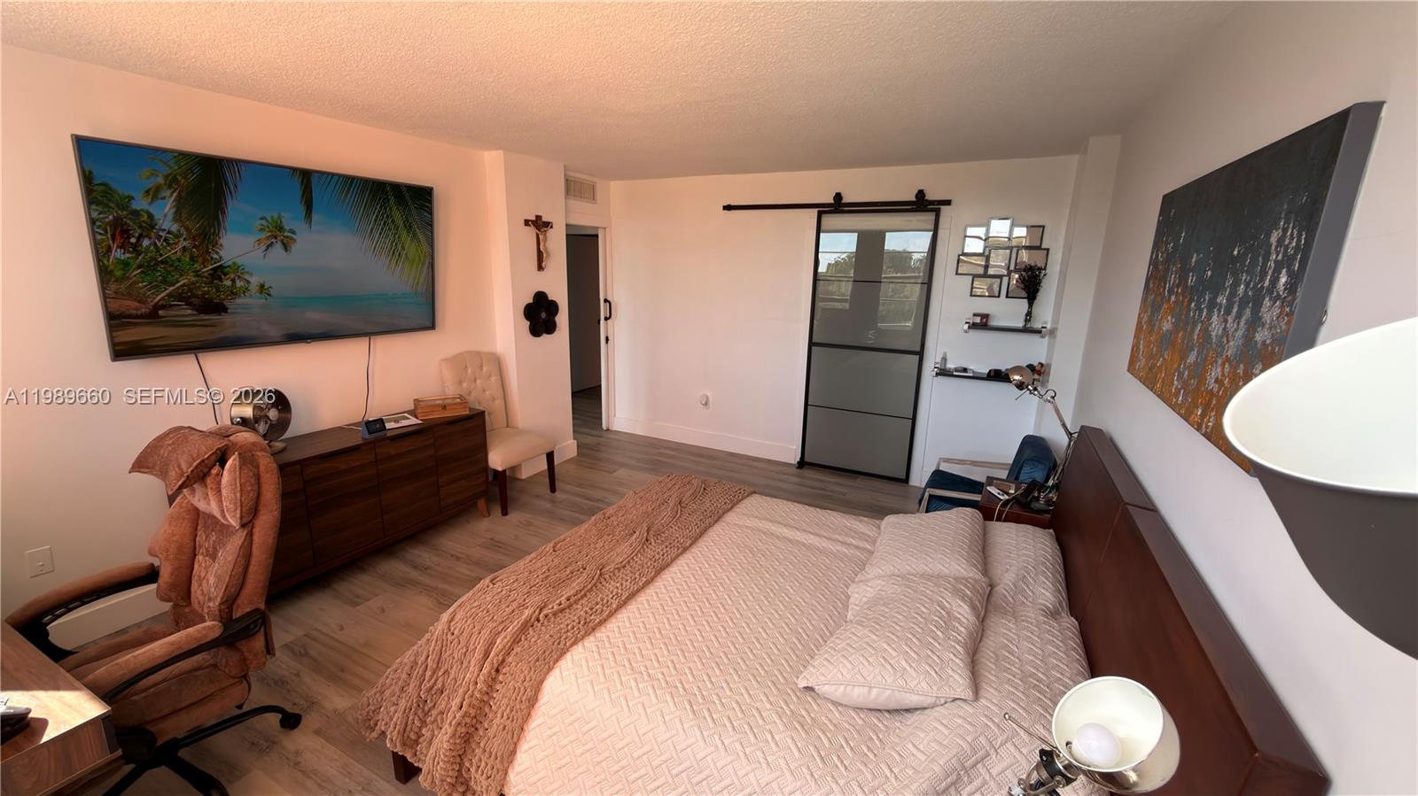 325E 2 / 2 1140 sq. ft. $ 2026-03-25 0 foto