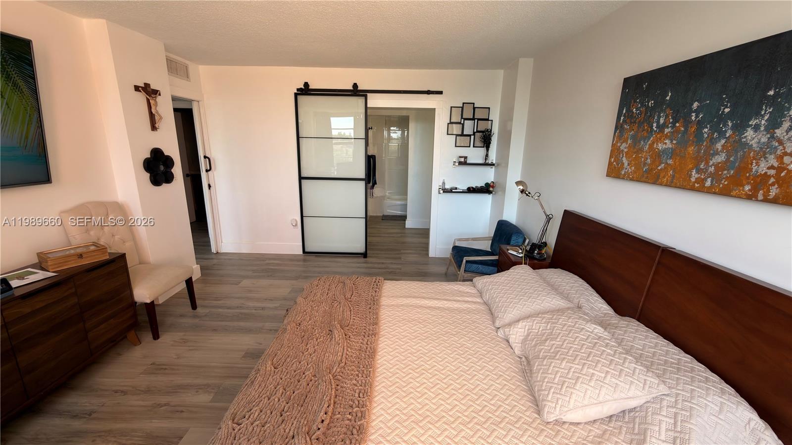 325E 2 / 2 1140 sq. ft. $ 2026-03-25 0 foto