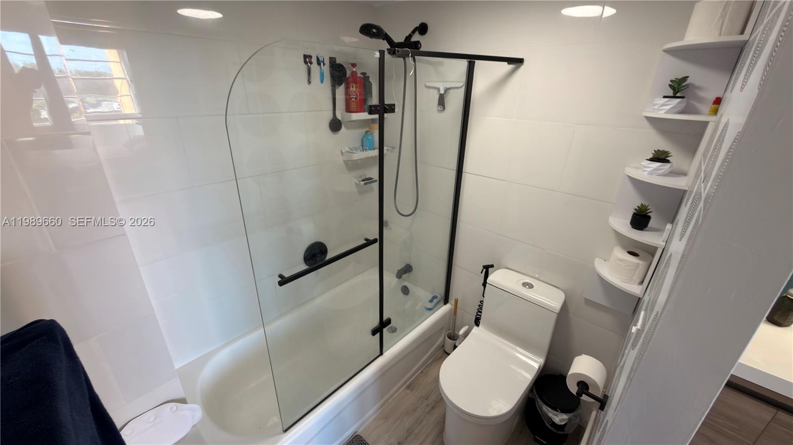 325E 2 / 2 1140 sq. ft. $ 2026-03-25 0 foto