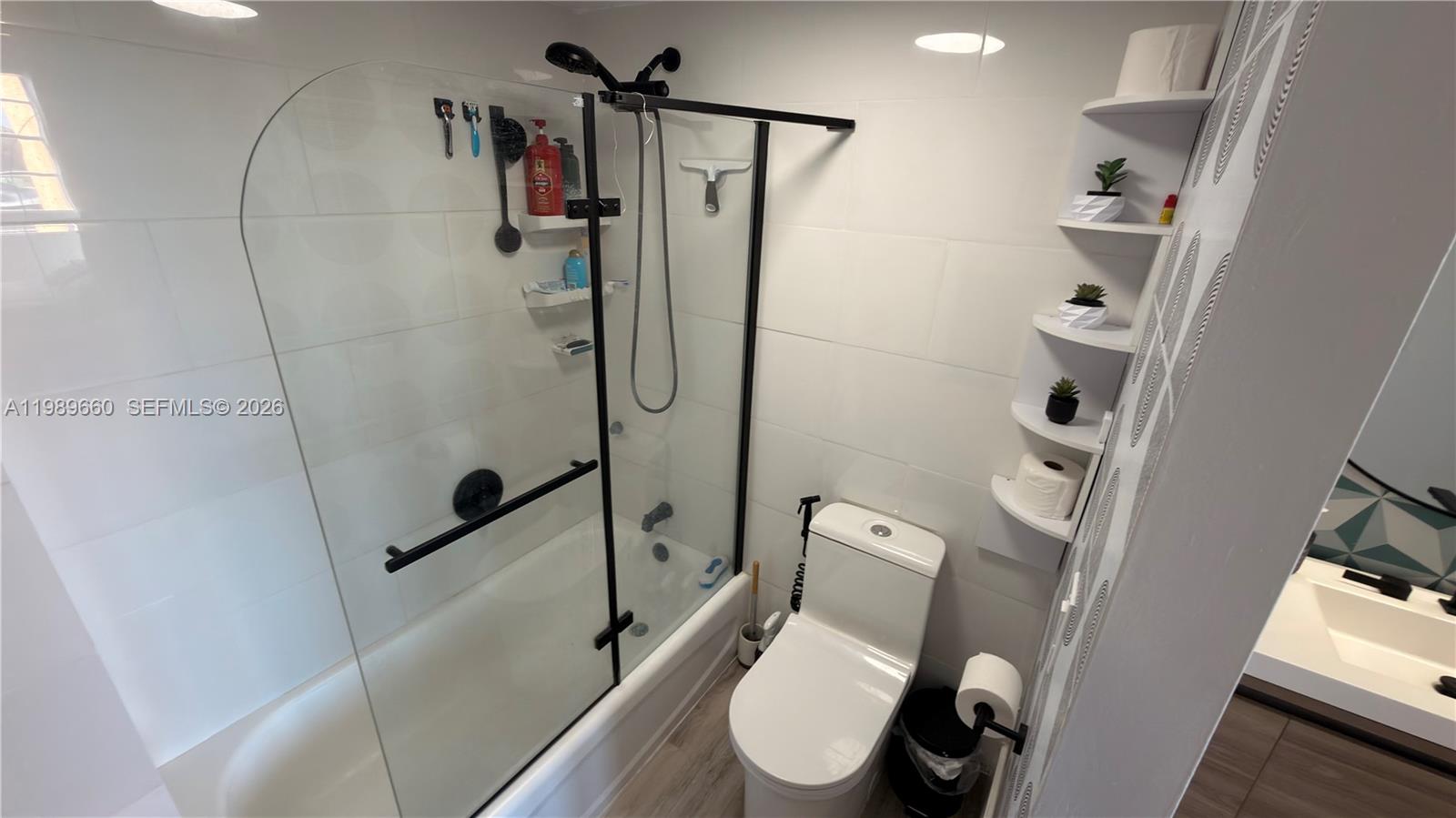 325E 2 / 2 1140 sq. ft. $ 2026-03-25 0 foto