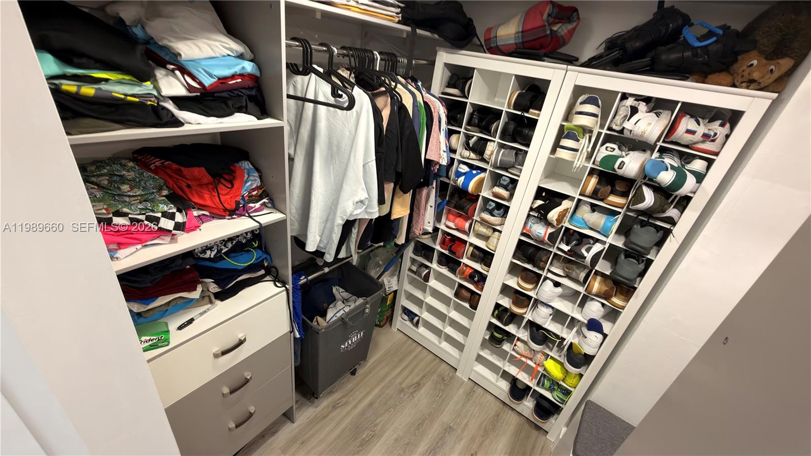 325E 2 / 2 1140 sq. ft. $ 2026-03-25 0 foto