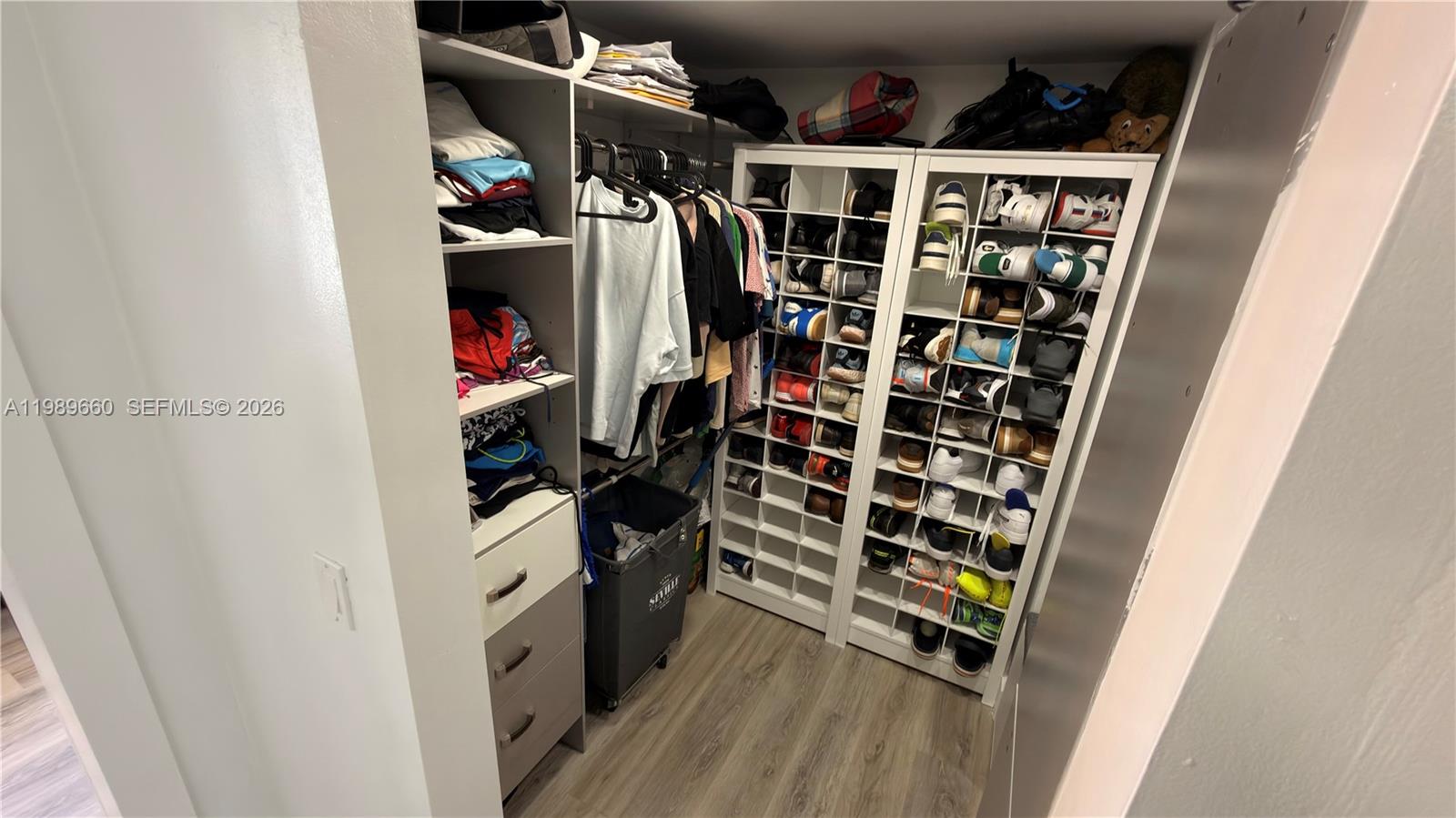325E 2 / 2 1140 sq. ft. $ 2026-03-25 0 foto