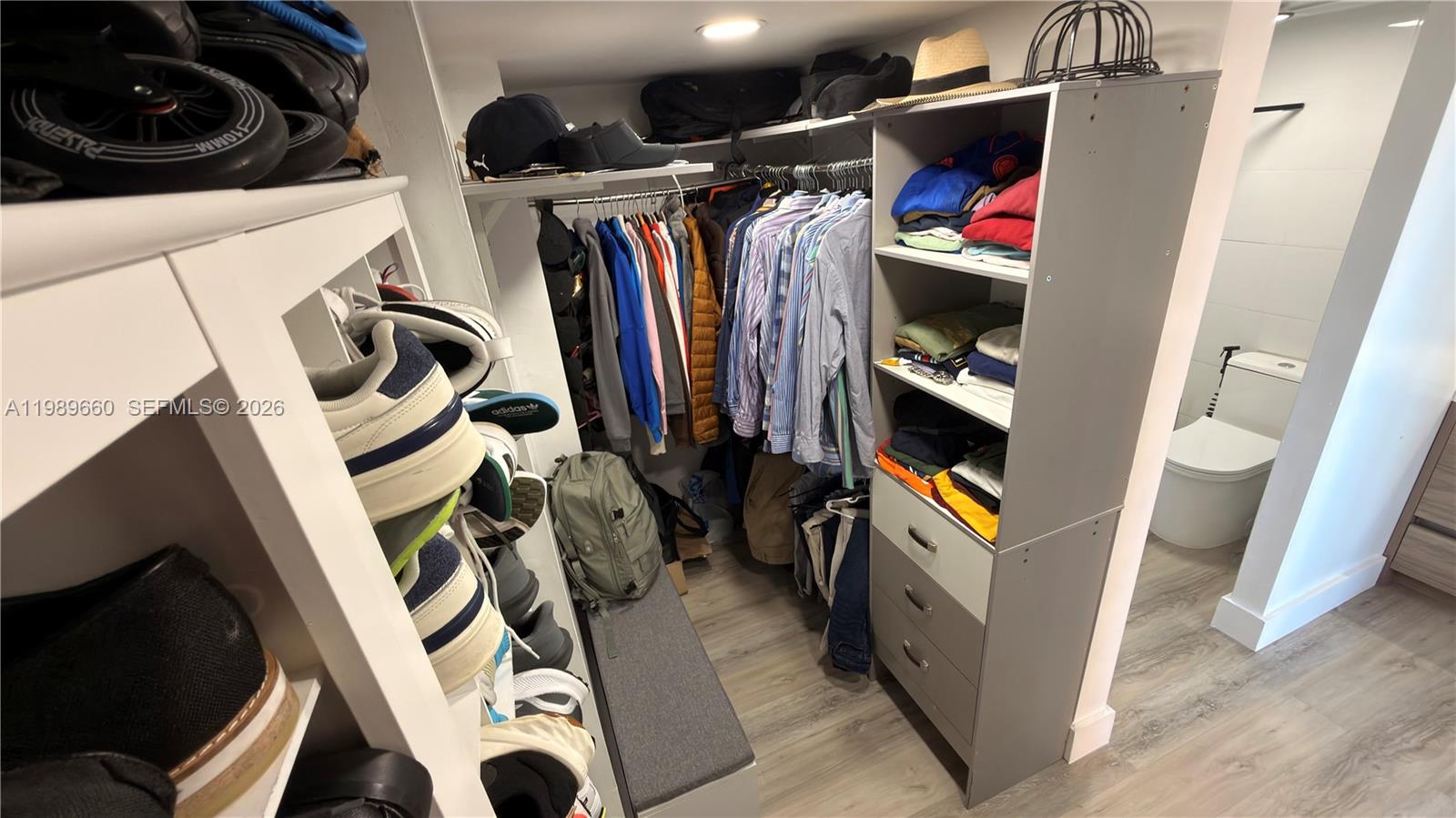 325E 2 / 2 1140 sq. ft. $ 2026-03-25 0 foto