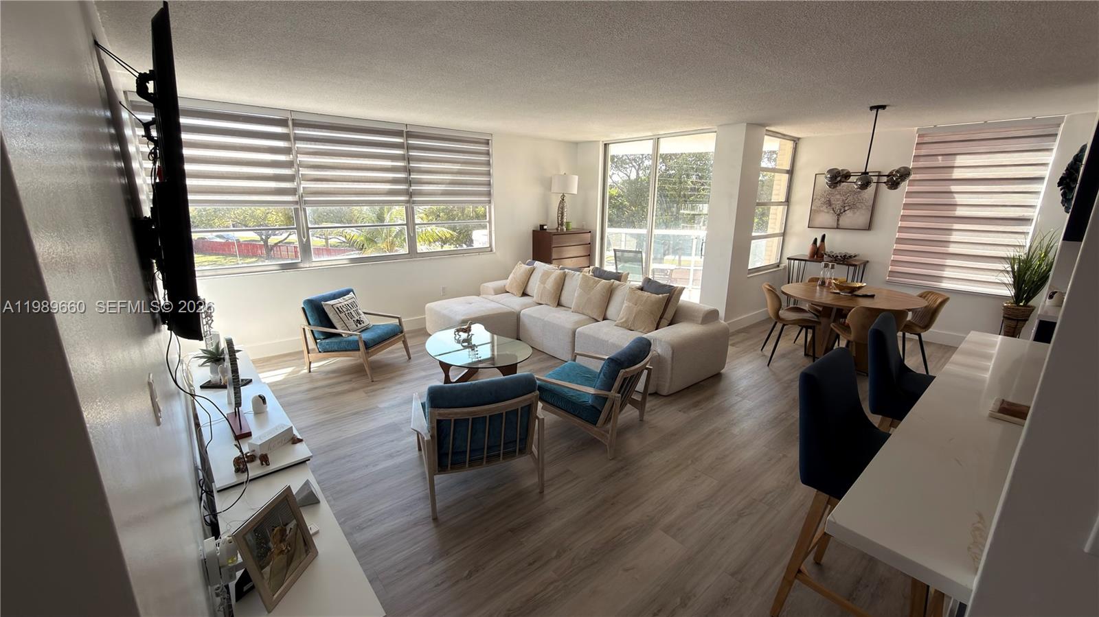 325E 2 / 2 1140 sq. ft. $ 2026-03-25 0 foto