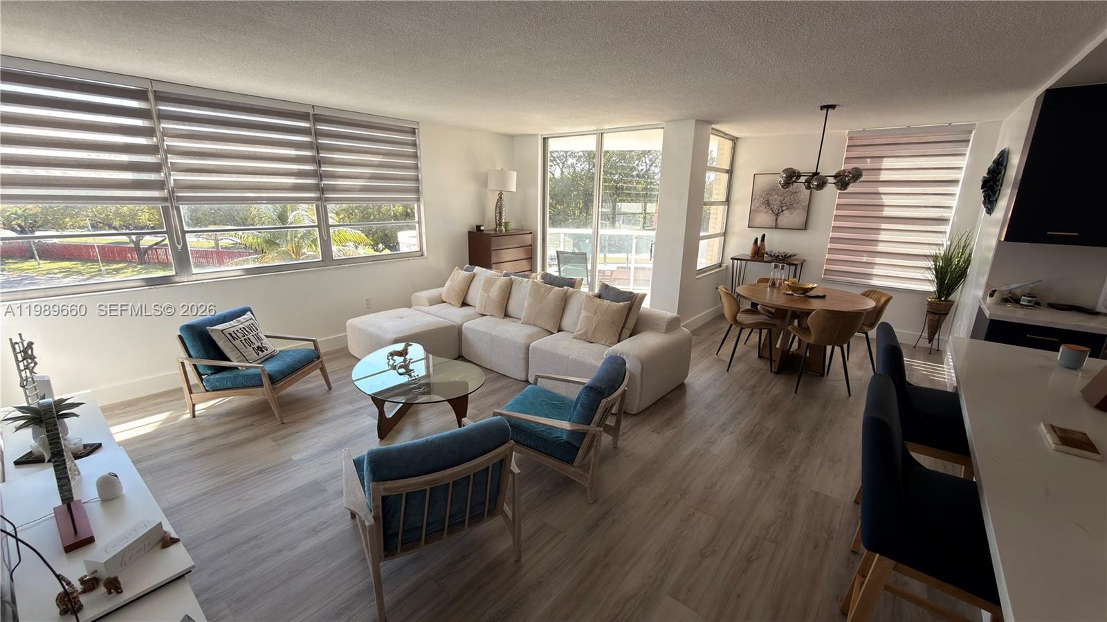 325E 2 / 2 1140 sq. ft. $ 2026-03-25 0 foto