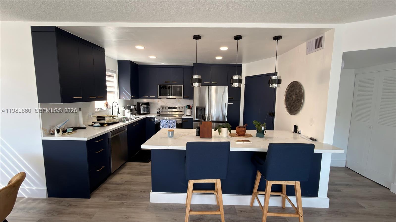 325E 2 / 2 1140 sq. ft. $ 2026-03-25 0 foto