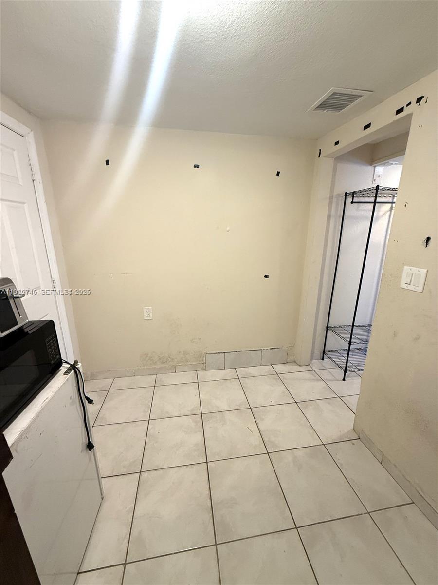   /  2512 кв.футов $ 2026-04-13 0 Фото