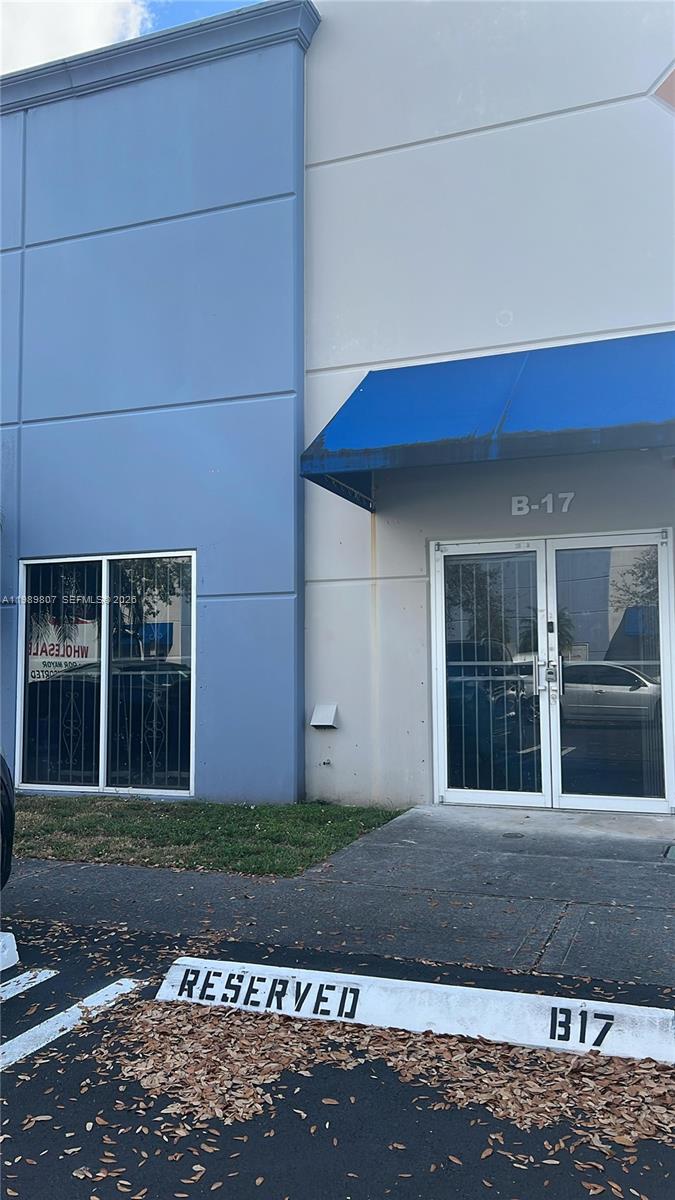 B18  /   кв.футов $ 2026-03-26 0 Фото