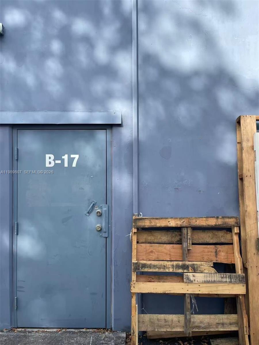 B18  /   кв.футов $ 2026-03-26 0 Фото