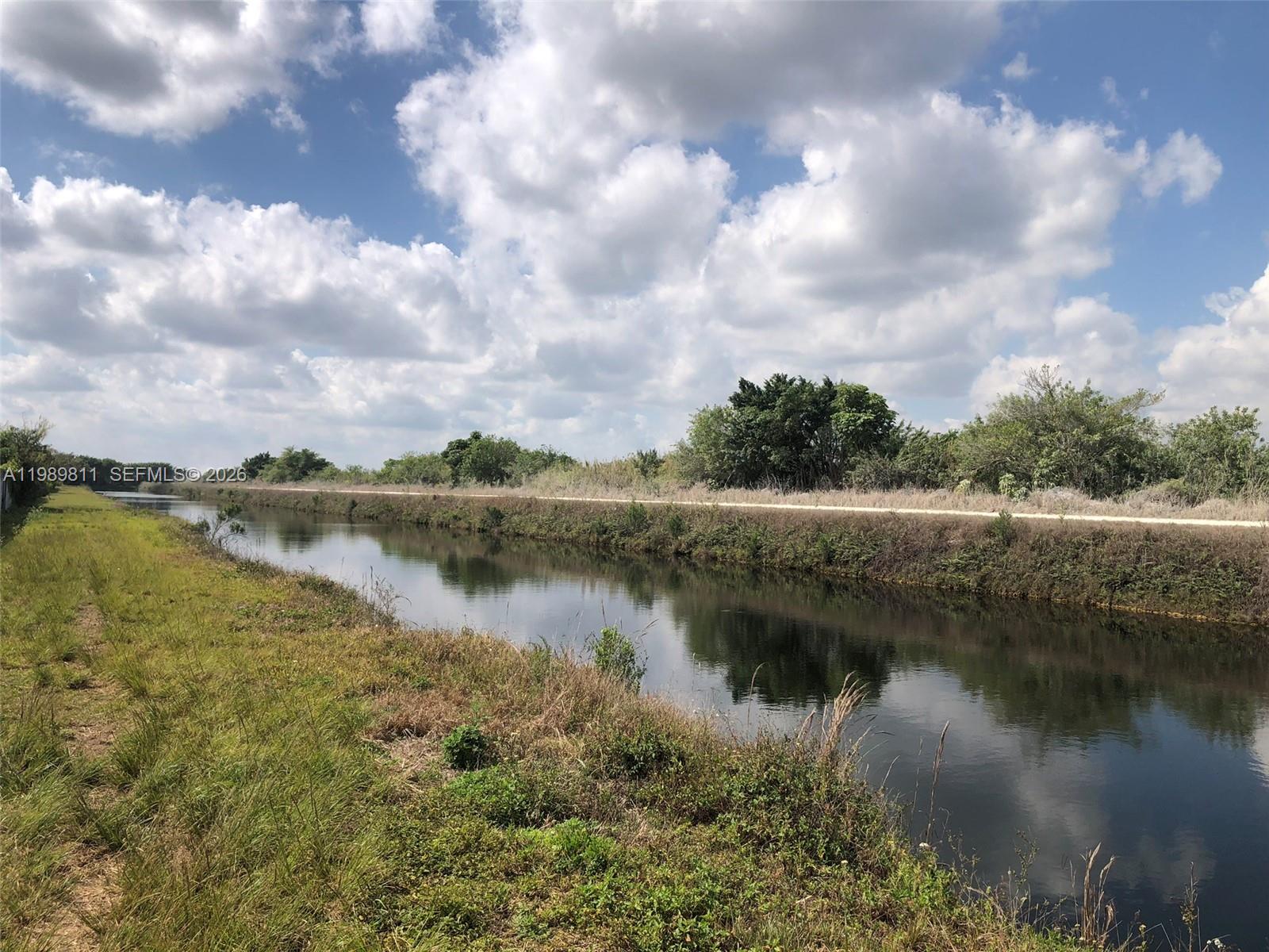   /   sq. ft. $ 2026-03-26 0 foto