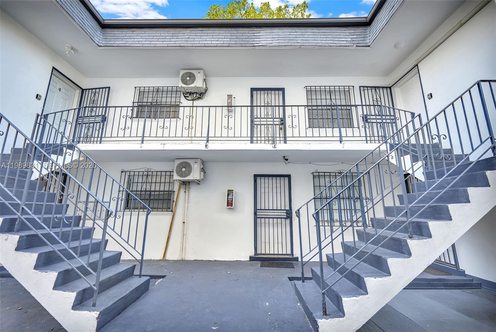   /   кв.футов $ 2026-03-26 0 Фото