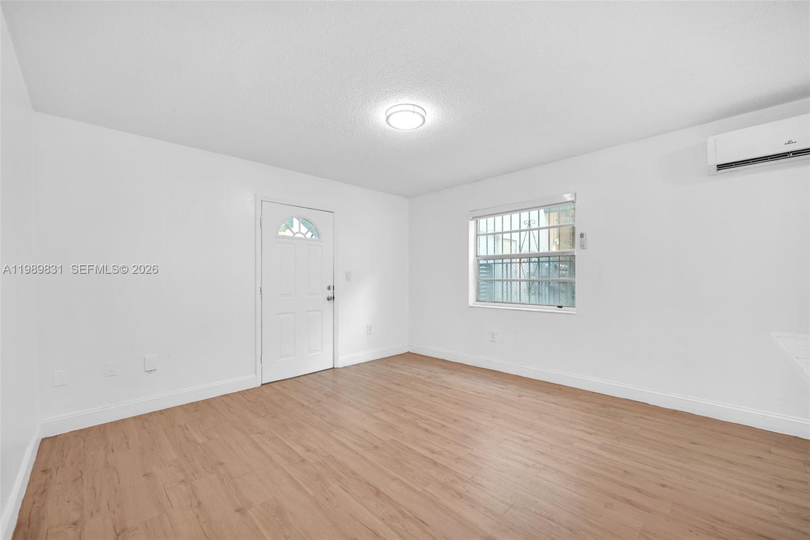   /   кв.футов $ 2026-03-26 0 Фото