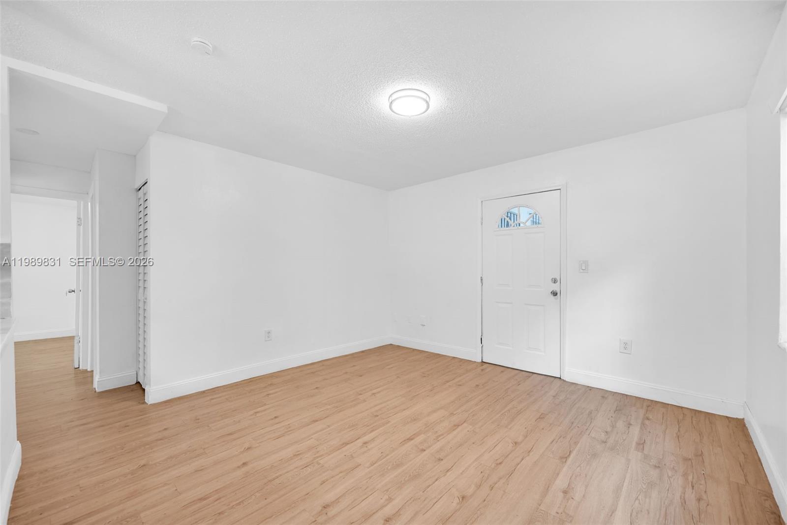   /   кв.футов $ 2026-03-26 0 Фото