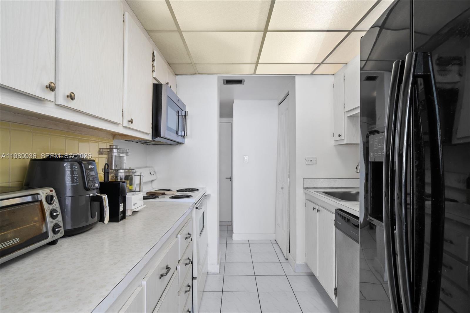 See details 915 1 / 2 943 sq. ft. $ 2026-05-02 0 Photo