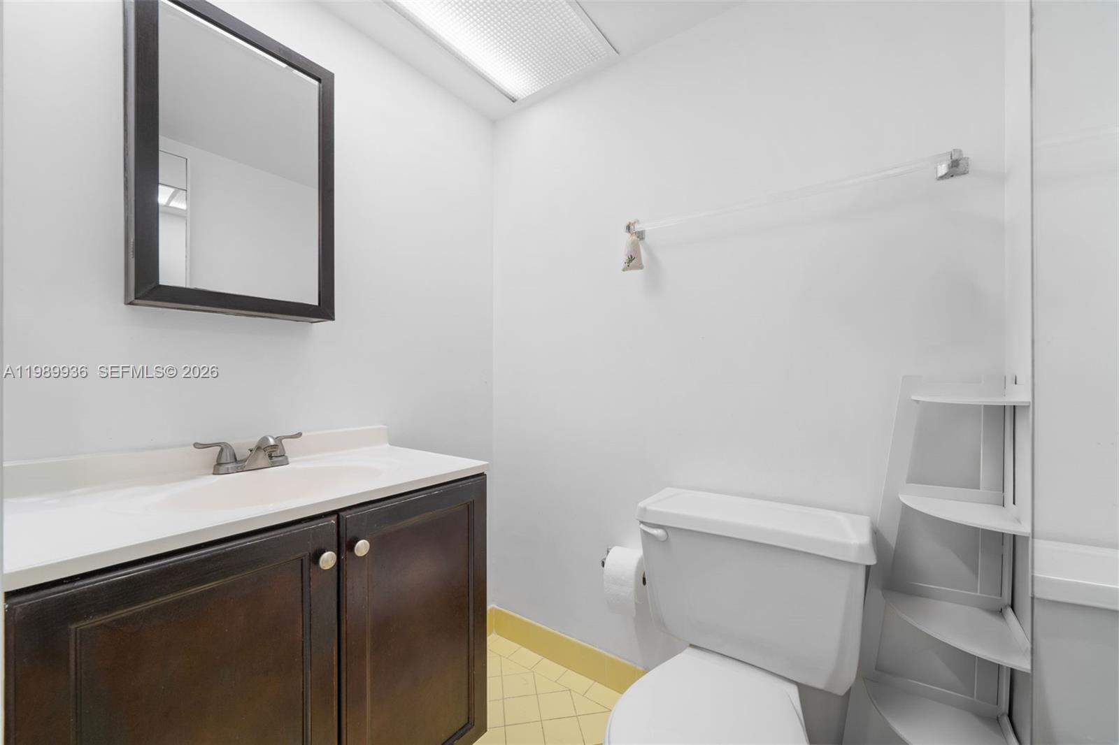 See details 915 1 / 2 943 sq. ft. $ 2026-05-02 0 Photo
